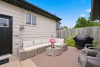 King Bed, Fenced Yard, Parking, TV’s in All Rooms! Near Parks - Kitchenette