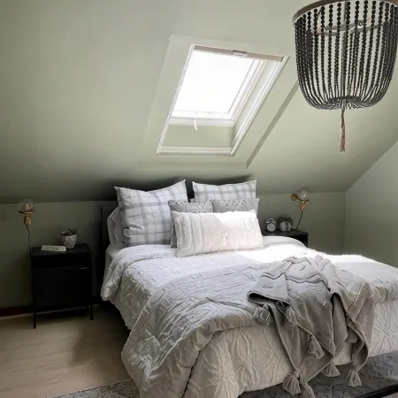 Cheerful, modern 2 bedroom loft apartment on the Coast of Maine