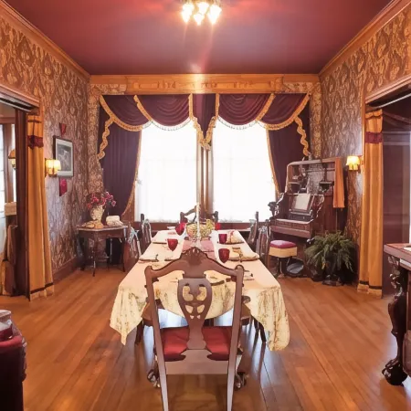 Alexander Mansion Bed & Breakfast