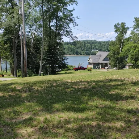 Cozy Cottage with stunning views of Stover's Cove.
