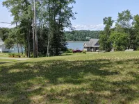 Cozy Cottage with stunning views of Stover's Cove.
