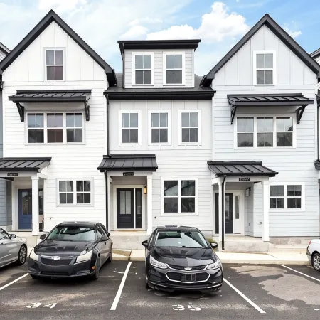 Modern Upscale 4-bedroom condo in Raleigh! Отели рядом с достопримечательностью «Торговый центр Triangle Town Center»