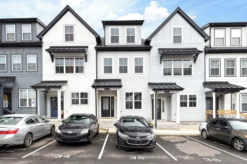 Modern Upscale 4-bedroom condo in Raleigh! - Bungalows