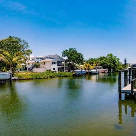 LUXURY HOUSE BY THE CANAL , Pets welcome 😀🐕.