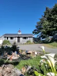 Adele's Oceanside Retreat Brookings w/ Private Beach Access Kid & Pet friendly! - 3 ดาว