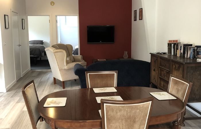 Bright and spacious bungalow in authentic bush setting