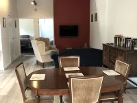 Bright and spacious bungalow in authentic bush setting Hotels in Creswick