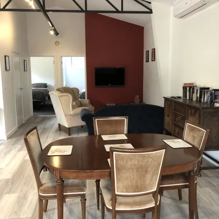 Bright and spacious bungalow in authentic bush setting