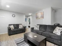 Beautiful remodeled 2 bedroom, walking distance from Downtown with AC Hotels in Olympia