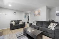 Beautiful remodeled 2 bedroom, walking distance from Downtown with AC