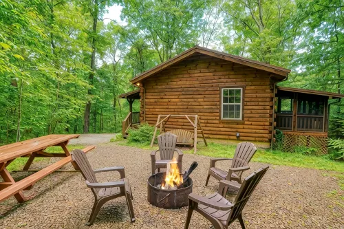 Cozy Retreat - 8 Minutes to Top Trails -Hot Tub + Firepit - con encanto