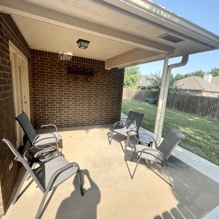 Relaxing stay in Stillwater, OK! Enjoy and relax in in this spacious home.