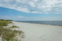 3/3 Condo across from the River! Close to beaches!