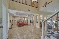 Lakefront Retreat with Pool, Spa, Golf, Fishing,  Boat slip, Kayaks & Marina