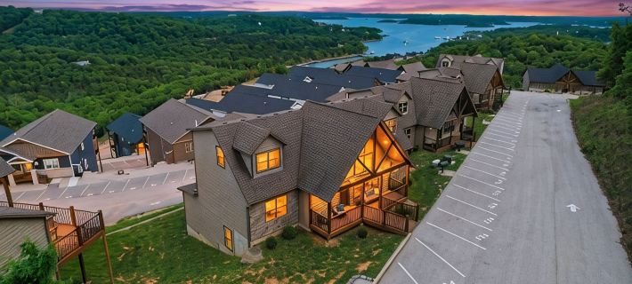 Lakeview Retreat with Theater, Arcade, Poker Table, Hot Tub and Pool Ξενοδοχεία στην πόλη Indian Point