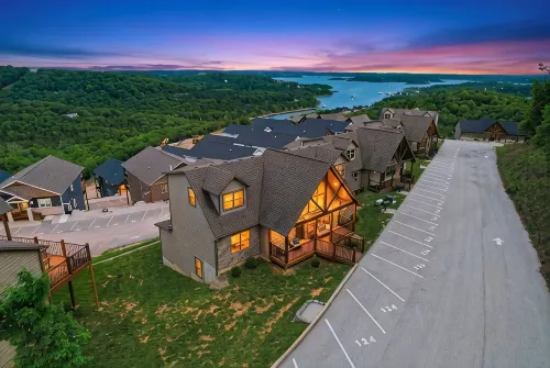 Lakeview Retreat with Theater, Arcade, Poker Table, Hot Tub and Pool - Fitnessstudio