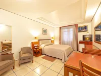 Real Castilha Hotel Hotels near República