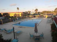 Crescent Beach Condo - Wonderful location! - Pools
