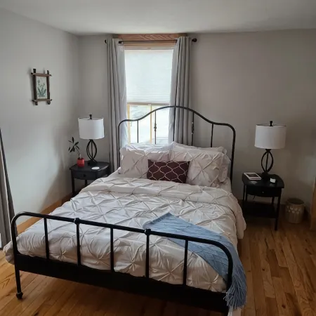 Located in beautiful/historic downtown Peninsula in the heart of a National Park
