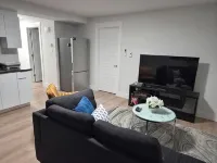 Quiet Haven - One-Bedroom Suite - Homestays