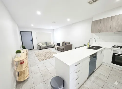 Stylish 2BR Retreat Near UC & Belconnen Mall - Homestays