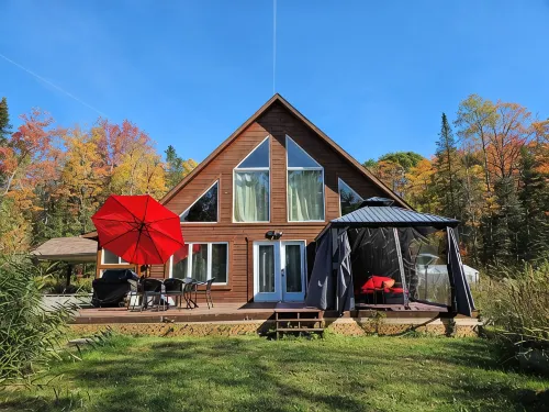 Nature lover’s retreat in the forest. Near hiking, skiing, swimming, etc - Homestays