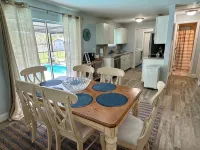 Minutes to Weeki Wachee Head Springs Pool AND hot tub!