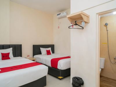 RedDoorz Near Flyover Arjosari Malang