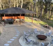 Bushland Escape: A rural bush setting on acreage suitable for small groups