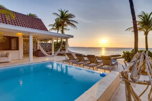 Oceanfront with private beach - 4 bedrooms, 4 bathrooms - Villas