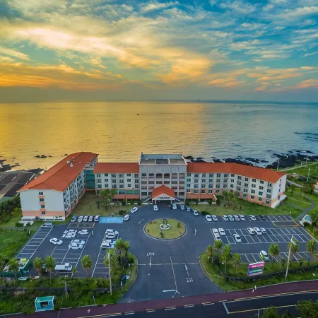 Ilseong Jeju Beach Resort Отели рядом с достопримечательностью «Зоопарк «Раон»»