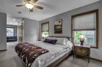 Charming Modern Victorian in the Village of EVL - Homestays