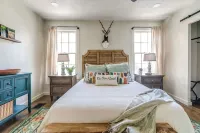 Southern Charm - Near Main with Hot Tub - 4-Star