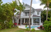 BREATHTAKING : on water front with panoramic views + pool + dock - Pools