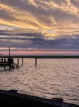 Pristine, airy beach home: sunsets, surf, golf, AC - 4つ星