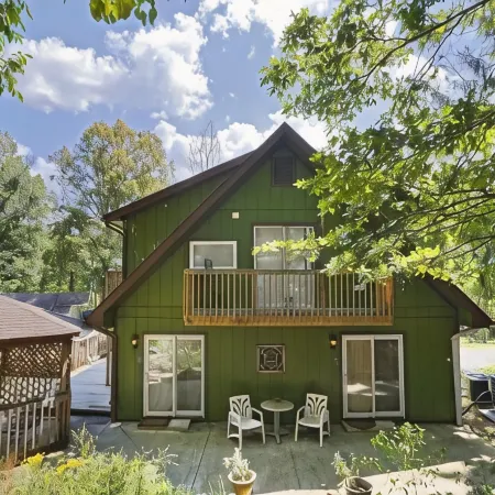 Lil Black Bear Inn