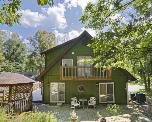 Lil Black Bear Inn Hotels in Brown County