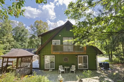Lil Black Bear Inn