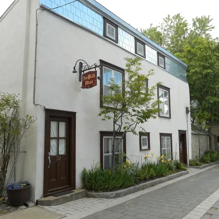 Au Petit Hôtel Отели рядом с достопримечательностью «Театр «Капитолий»»