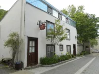 Au Petit Hôtel