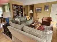 2 mi from VT campus. Great house - football games, graduation, or campus visits. Hotels in Blacksburg