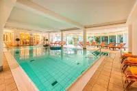 โรงแรมเบียร์เคอ ริงโฮเทล คีล - ที่มีสระว่ายน้ำ