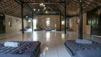 Losmanos Hostel