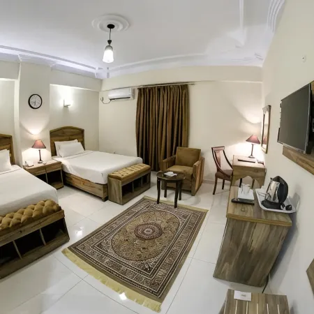 Hotel Crown Inn