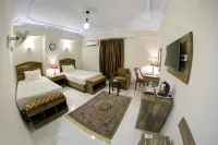 Hotel Crown Inn