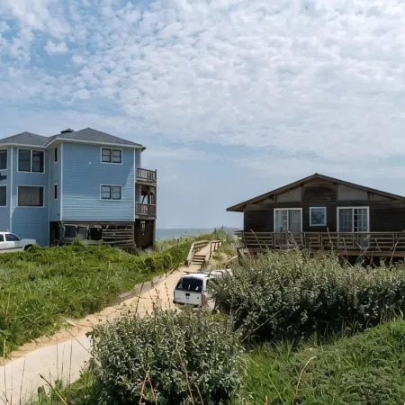 Semi-Oceanfront 🏄♀️Oceanviews🌊 on a Private Access Road⛱ 50 feet to the beach