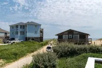 Semi-Oceanfront 🏄‍♀️Oceanviews🌊 on a Private Access Road⛱ 50 feet to the beach - balcony