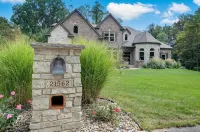 New!! Luxury Throughout. Sleeps 12. Just 5 Miles to ND. Theater. Bar. Hot Tub. - 5-Star