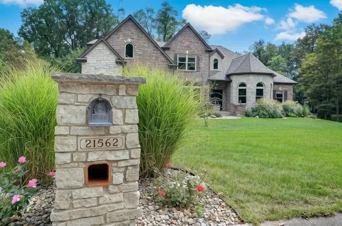 New!! Luxury Throughout. Sleeps 12. Just 5 Miles to ND. Theater. Bar. Hot Tub. - 5-Star
