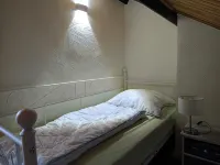 Cosy Vacation Home with Lakeside Terrace - Wifi